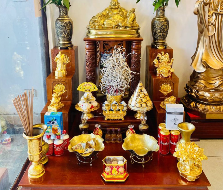 Chuẩn bị bàn thờ Thần Tài